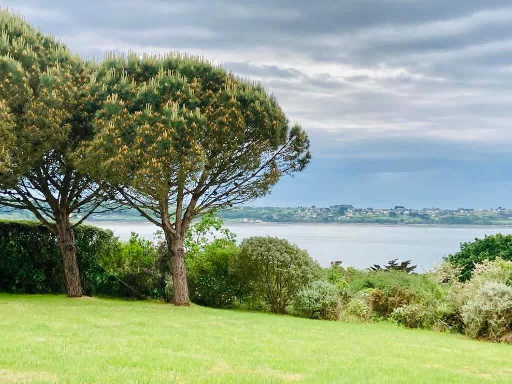 Kermartin - Maison De Famille Avec Vue Sur La Baie De Morlaix Plouezoc'h Exterior photo